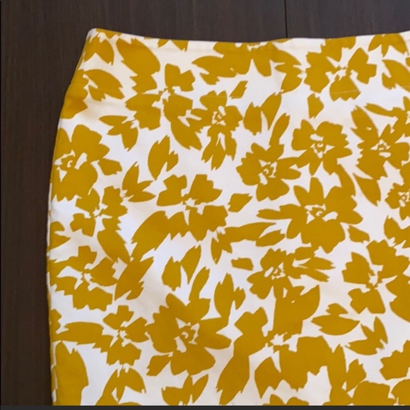 LOFT | Marigold & white floral print pencil skirt - Picture 3 of 5